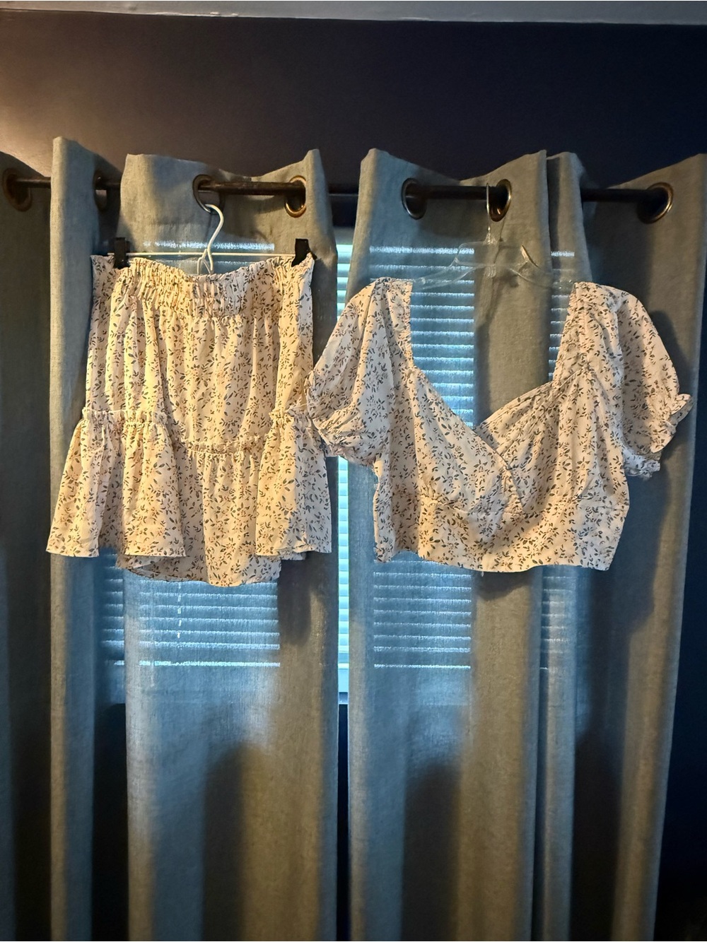 Womenโs Cream Floral Puff Sleeve Crop Top & Matching Skirt